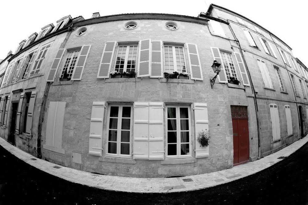 La Porte Rouge - The Red Door Inn Saintes Extérieur photo